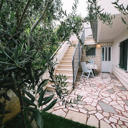 Villa Brigita 奥米什 外观 照片