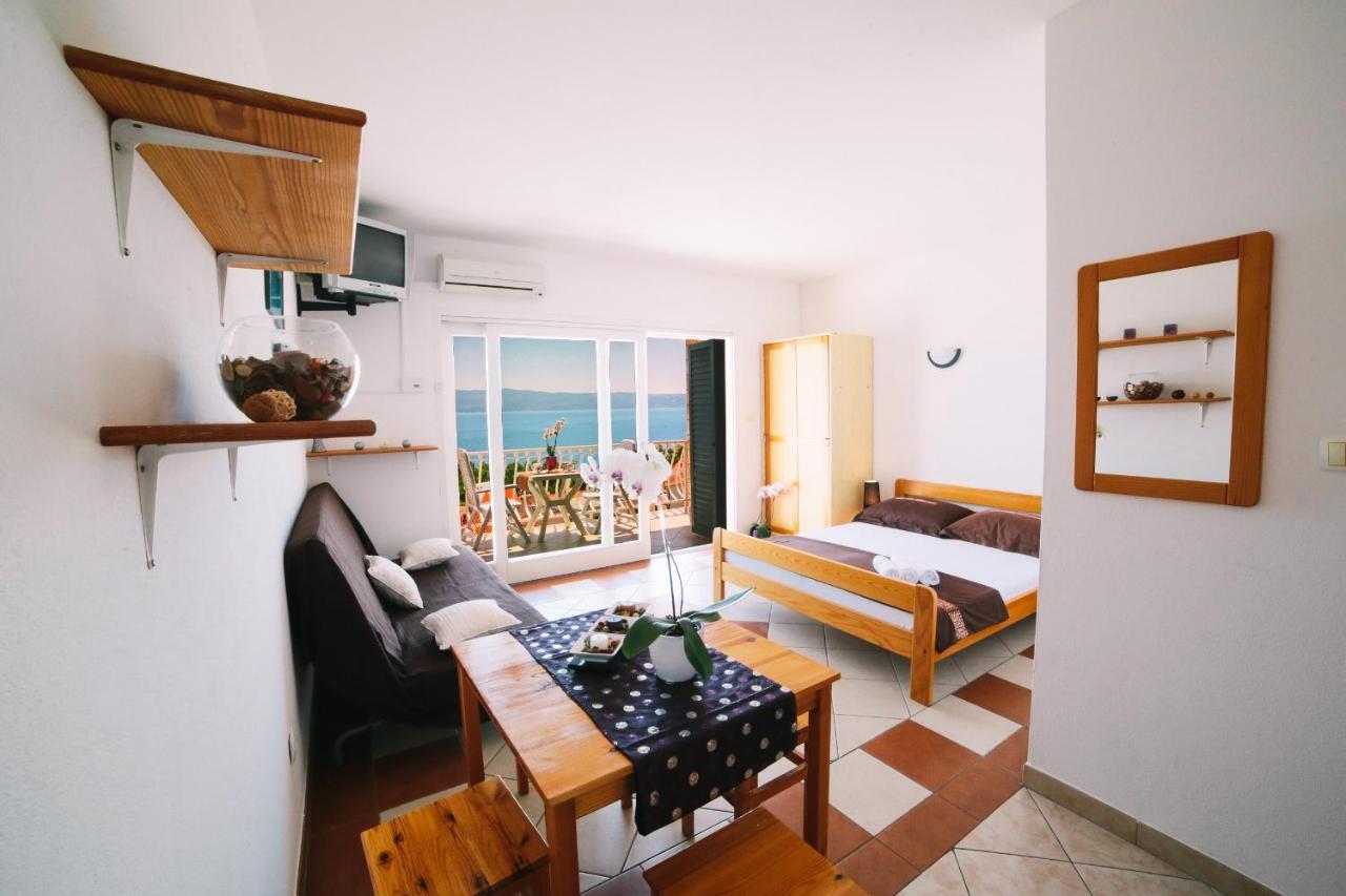 Villa Brigita 奥米什 外观 照片