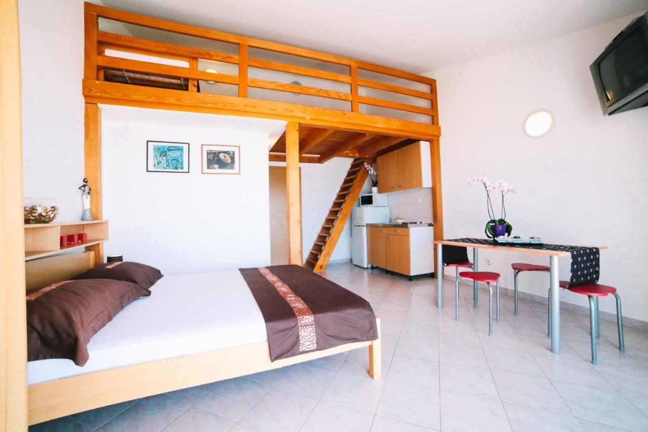 Villa Brigita 奥米什 外观 照片
