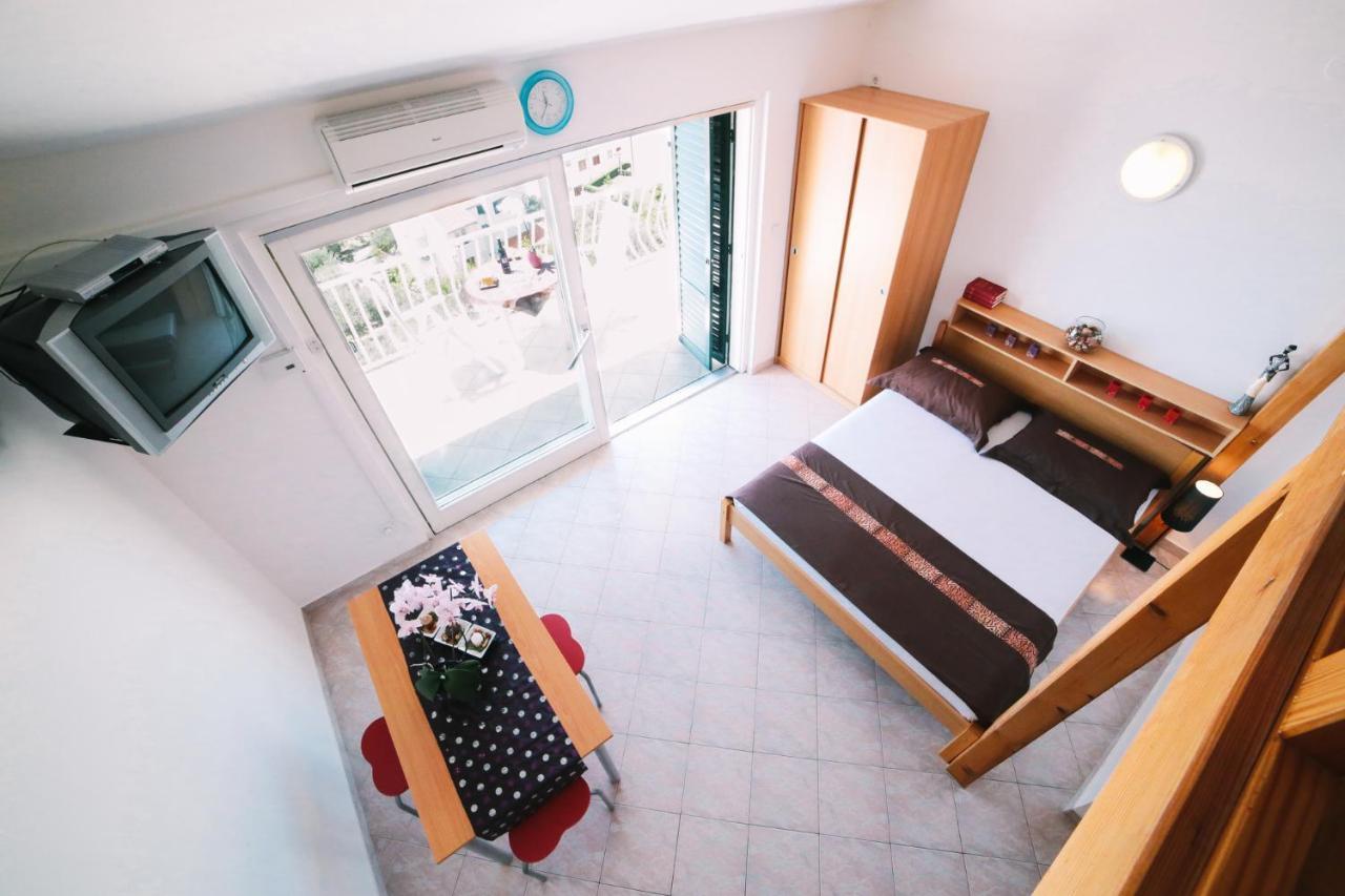 Villa Brigita 奥米什 外观 照片