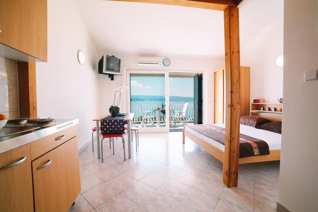 Villa Brigita 奥米什 外观 照片