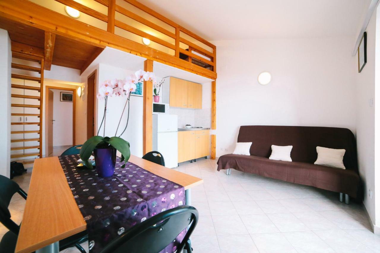 Villa Brigita 奥米什 外观 照片